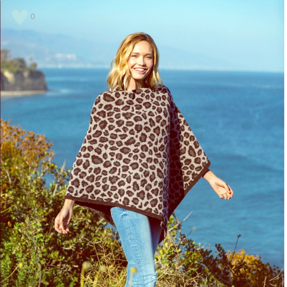SALE❤️❤️BAREFOOT DREAMS +SIZE LEOPARD PONCHO